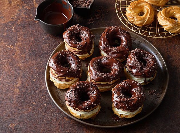 Věnečky s vanilkovým krémem a pařížskou šlehačkou: Recept, který se vždy povede