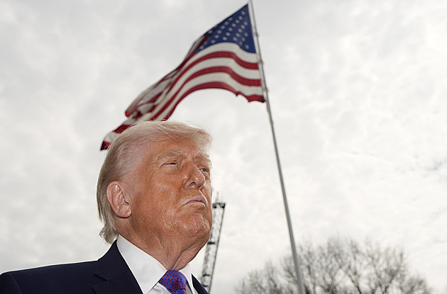 Když mohou útočit USA a Izrael, proč ne Rusko nebo Čína? ptá se Sanders