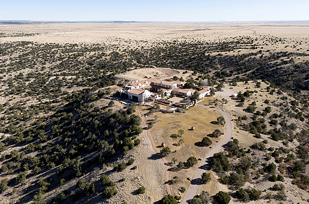 Odtud chtěl šířit svou DNA mezi lidstvo. V Novém Mexiku prohledávají Epsteinův ranč