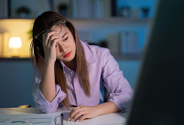 Jak chránit oči v kanceláři? Pomůže vybavení i jedno jednoduché pravidlo