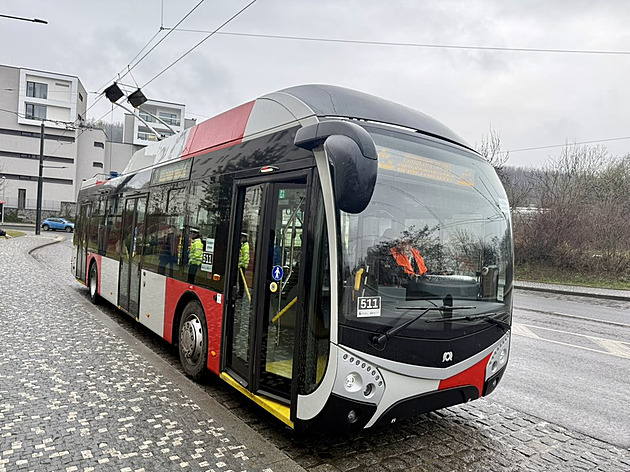 Na Waltrovku už brzy trolejbusem, dopravce tu testoval nové stroje
