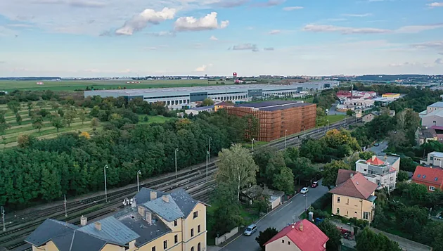 Velká změna. Řidiči nechají u Prahy auto v parkovacím domě, dál pojedou vlakem