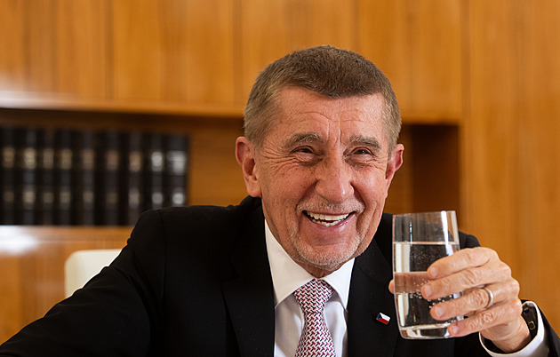 Není důvod k panice, krizi přečkáme, říká Babiš o cenách benzinu a energií