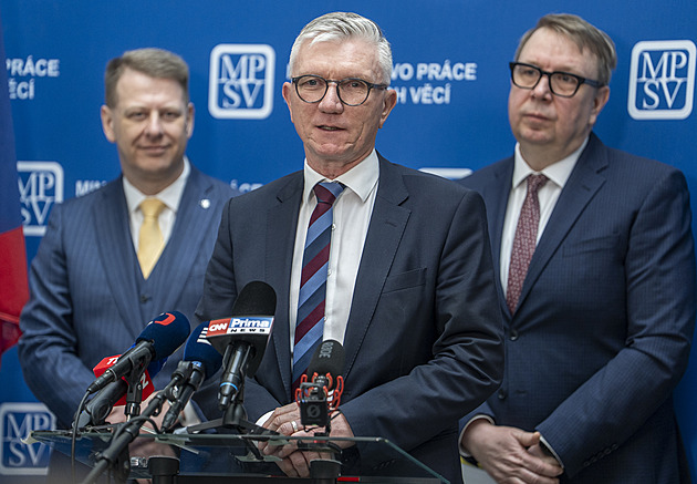 Transparentní mzdy i smlouvy pro platformy. Juchelka chystá dvě klíčové novely