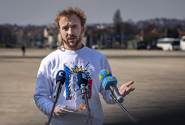 Na Letné promluví několik známých tváří. Přijde až 400 tisíc lidí, věří Milion chvilek