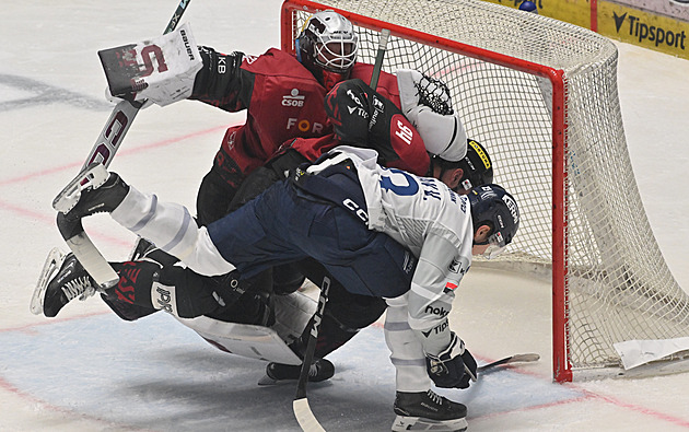 ONLINE: Sparta zvyšuje v Plzni, podruhé ve čtvrtfinále skórují i Pardubice s Kometou ONLINE: Sparta zvyšuje v Plzni, podruhé ve čtvrtfinále skórují i Pardubice s Kometou