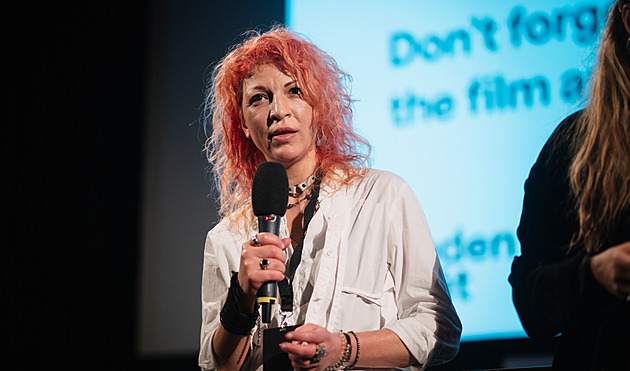 Za květiny do basy. Rusům už nezbyla žádná forma protestu, říká režisérka