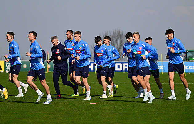 ONLINE: Česko - Irsko, ofenzivní sestava bez Součka., na hrotu je s Schickem i Chorý