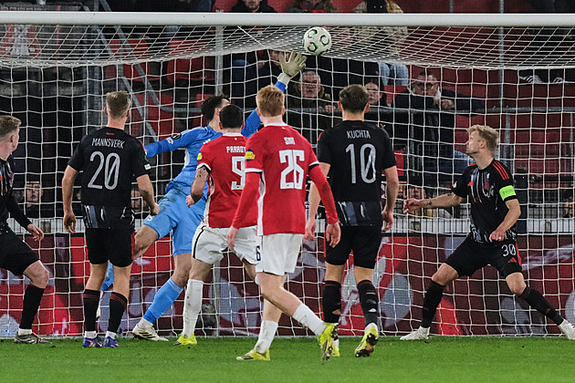 Mám smíšené pocity, hodnotil Vojta gól Alkmaaru. Spartu po půli trápila únava