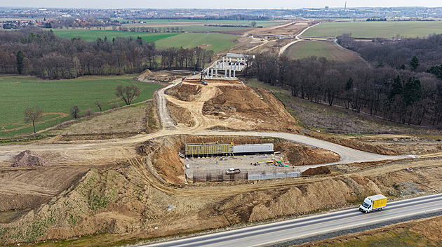 Jihovýchodní část Pražského okruhu se už rýsuje. Prohlédněte si snímky ze stavby