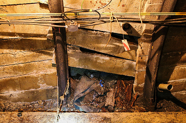 OBRAZEM: Podívali jsme se do štoly pod zámkem Jezeří, najdete tu i minikrápníky