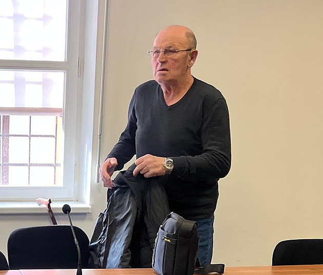 Jestli troubili? Jsem hluchý. Za střet v protisměru na dálnici má senior podmínku