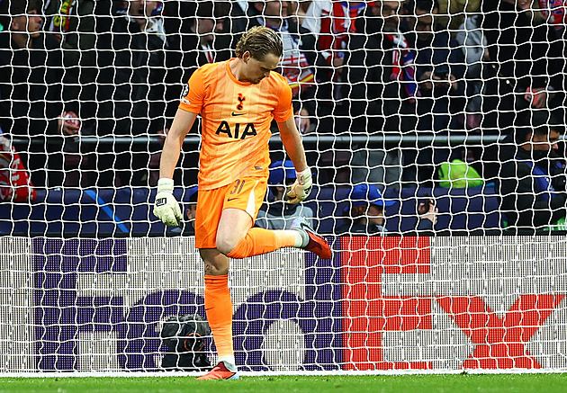 ONLINE: Kinský poprvé od vystřídání chytá, hrají i Nottingham či Newcastle