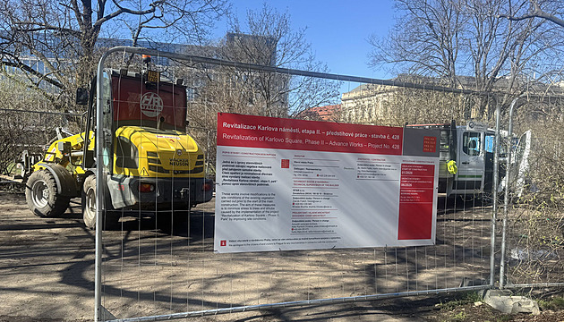 Karlovo náměstí je teď plné bagrů. Revitalizaci provází kritika i debaty