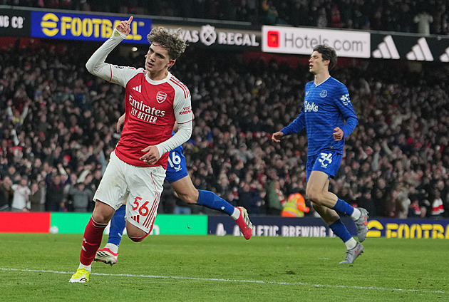 U laviček dítě stálo... Fotbal baví příběhy teenagerů. Kdo hrál ligu už ve dvanácti?