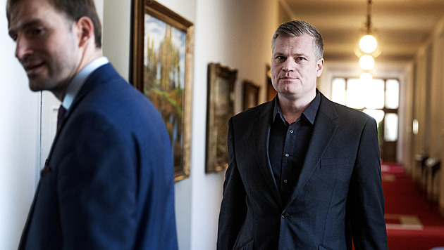 Nerudová zesměšňuje Turkův projev v angličtině. To je manipulace, míní Nacher Nerudová zesměšňuje Turkův projev v angličtině. To je manipulace, míní Nacher