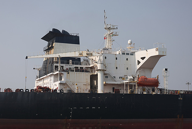 Tady rozhoduje Írán. Hormuzským průlivem proplují jen vybrané tankery