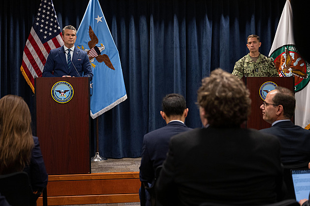 Klidný mozek. Kdo je muž, který navrhuje Trumpovi, jak postupovat v Íránu