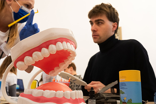 Babiš s tlakoměrem i odhalení rizikových znamének. Na vládě uspořádali Den zdraví