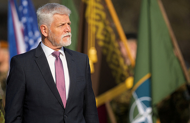 Pavel trvá na své účasti na summitu NATO, sejde se kvůli tomu s Babišem