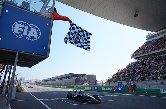 Mercedes na vítězné vlně. Russell ovládl v Číně sprint, Antonelli kvalifikaci