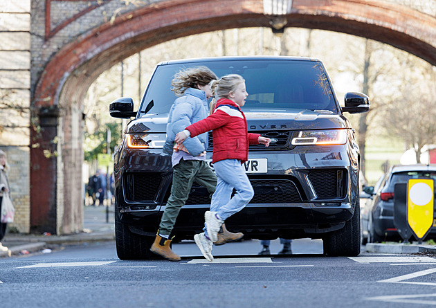 Auta jsou stále větší, ulice nikoli. Radnice Londýna vyšla do boje proti SUV