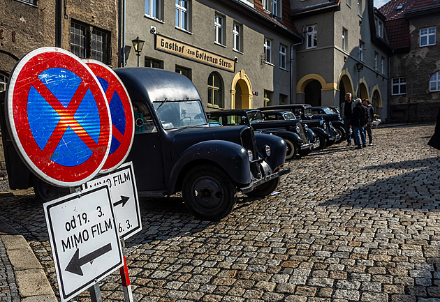 Netflix proměnil Liberec na nacistické Německo, dorazil i představitel JFK