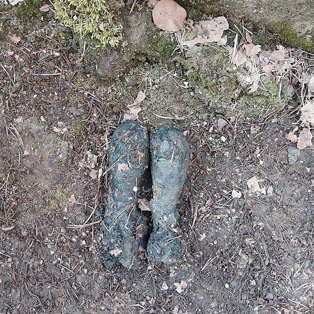 Nález minometných granátů. Bagrista jeden nevědomky naložil na nákladní vůz