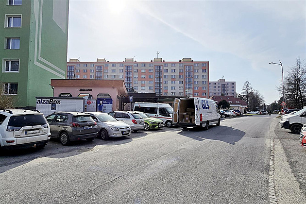 Výdejní boxy překáží řidičům ve výhledu. Valašské Meziříčí už problémy řeší