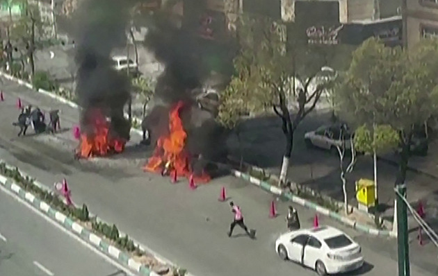 Neochvějná podpora války. Čeští politici jedou v případě Íránu podle iráckého scénáře