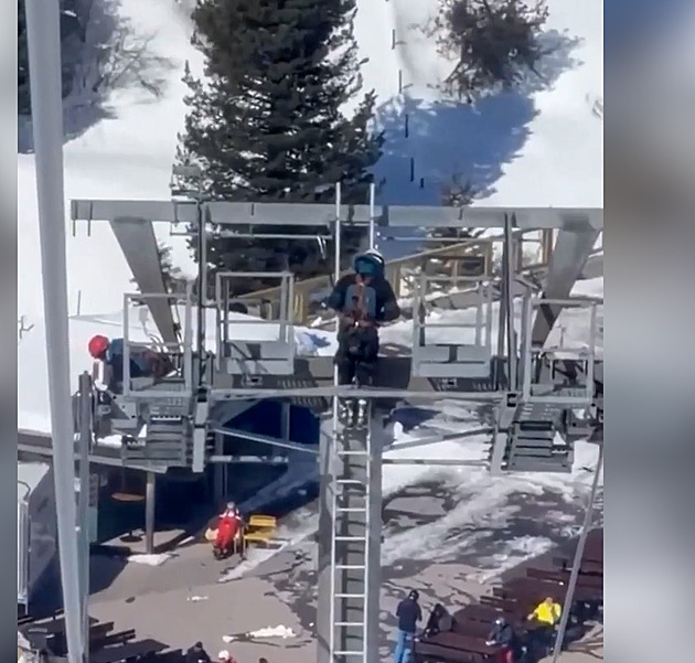 Ve švýcarském středisku se utrhla kabina lanovky a zřítila se ze svahu