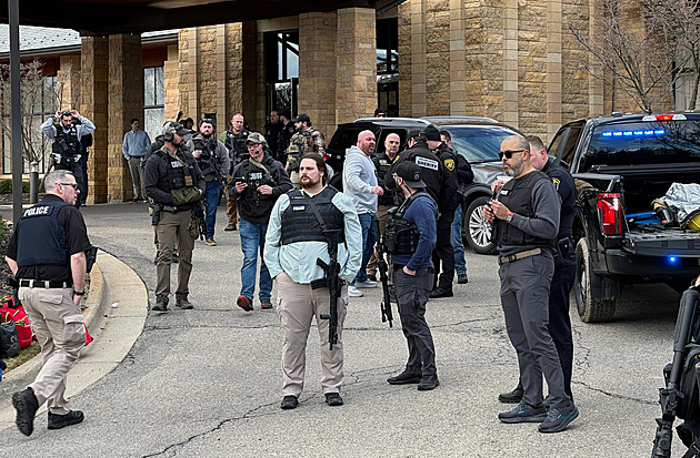 Útoky na synagogy ve světě: hlášeny jsou incidenty z USA i Norska