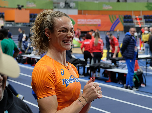 OBRAZEM: Vysmátá Lou a vysmátější Lieke. Atleti testovali halu, šampion zaujal stylem