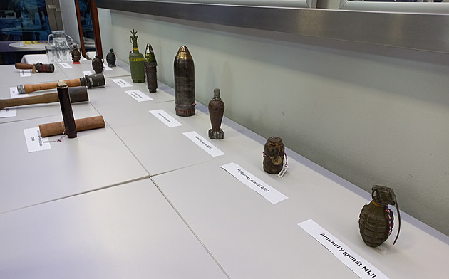 Letecká puma v nosítkách i granáty na stavbě D3. Jihočeští pyrotechnici bilancují