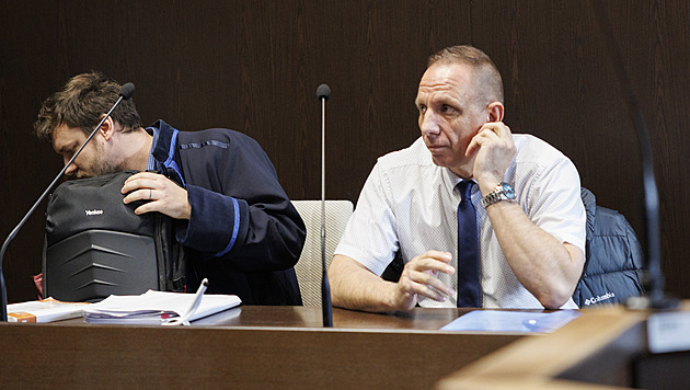 Neměl jsem pokyn kontrolovat branky, hájí se muž souzený za smrt dítěte na hřišti Neměl jsem pokyn kontrolovat branky, hájí se muž souzený za smrt dítěte na hřišti
