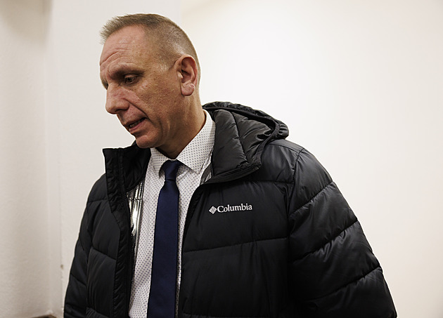 Neměl jsem pokyn kontrolovat branky, hájí se muž souzený za smrt dítěte na hřišti