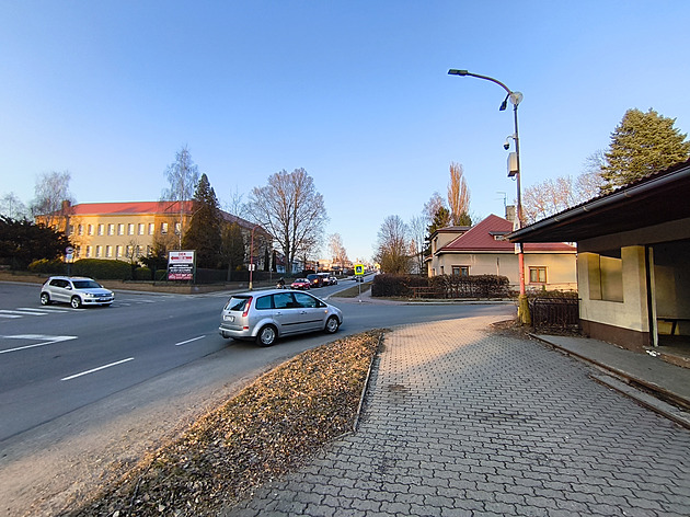 Nové nákupní centrum přiláká další auta, dopravnímu kolapsu má zabránit „kruháč“