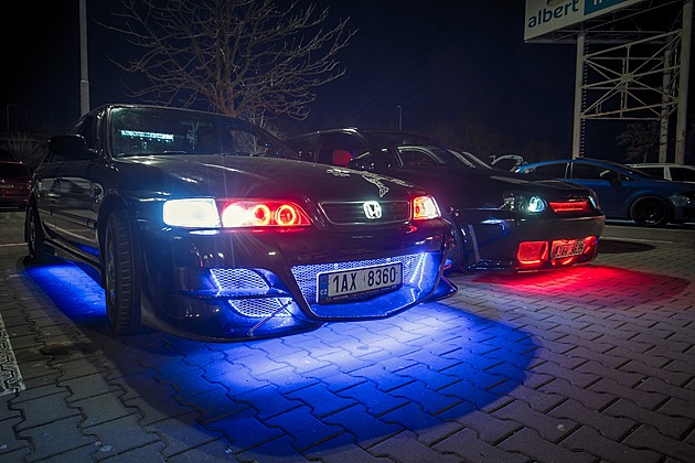 Když parkoviště zazáří tuningem. Na sraz dorazily i automobilové ikony