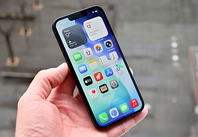 Ojetinu, nebo nový levný iPhone? Prémiovky budou staré a ošoupané