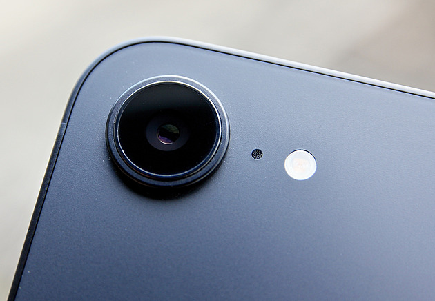 Nejdostupnější iPhone začal dávat smysl. Test iPhonu 17e