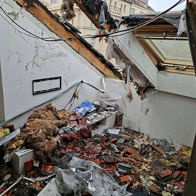 Radnice Prahy 7 vyhlásila sbírku pro obyvatele vyhořelého domu v Holešovicích