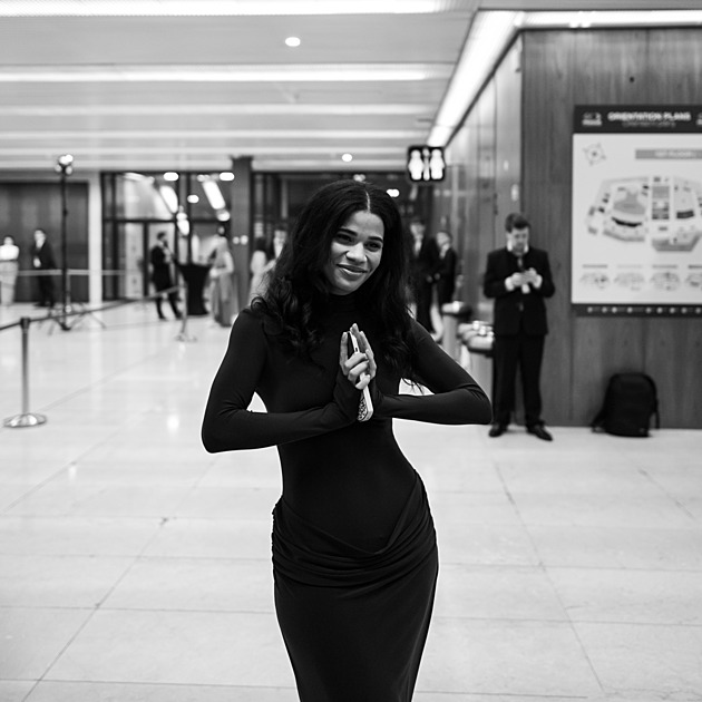 Velká objetí, široké úsměvy. Nahlédněte do zákulisí sobotního udílení Českých lvů