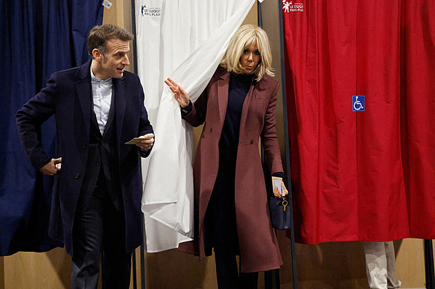 Ve Francii skončilo první kolo místních voleb, uspěl expremiér Philippe