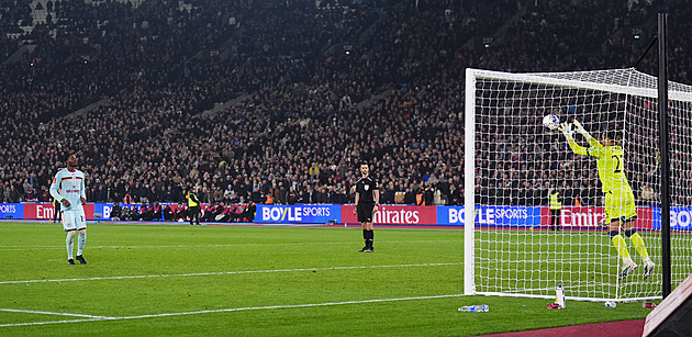 Když panenkovský dloubák selže. Už to neudělá, kritizují útočníka Brentfordu