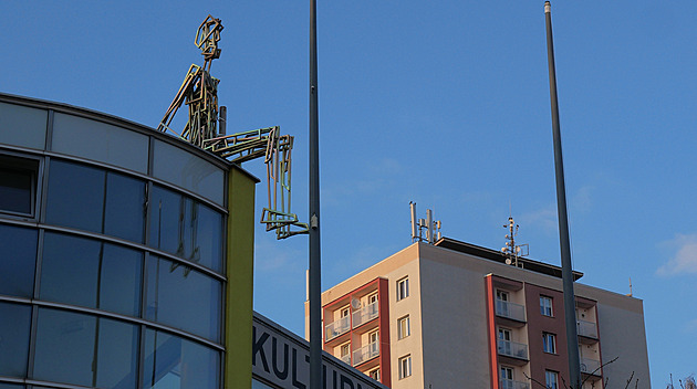 Soused, Upjatec, nebo Kůň? Lidé volí, kterou ze soch trenéra Adamczykové nechat