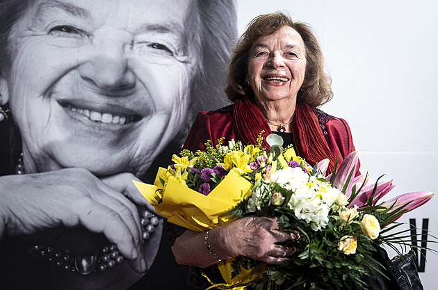 Na premiéru filmu o Livii Klausové přišli v Praze Zeman, Bohdalová či Schillerová Na premiéru filmu o Livii Klausové přišli v Praze Zeman, Bohdalová či Schillerová