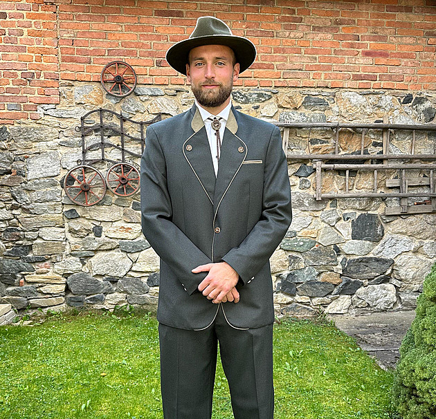 Chytí penaltu a zastřelí škodnou. Brankář Hradce relaxuje s puškou i prutem