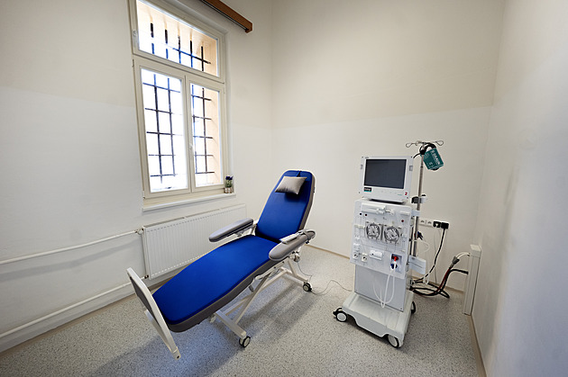 Na Pankráci zprovoznili domácí dialýzu pro vězně, ušetří milion ročně za eskorty