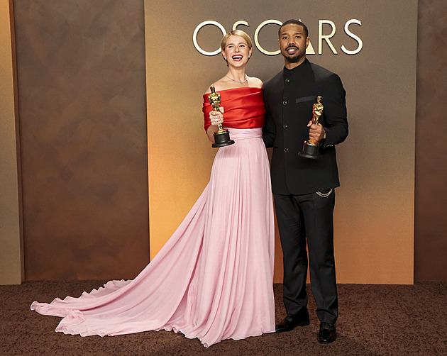 GLOSA: Památné české okamžiky na takových normálních Oscarech bez nápadu