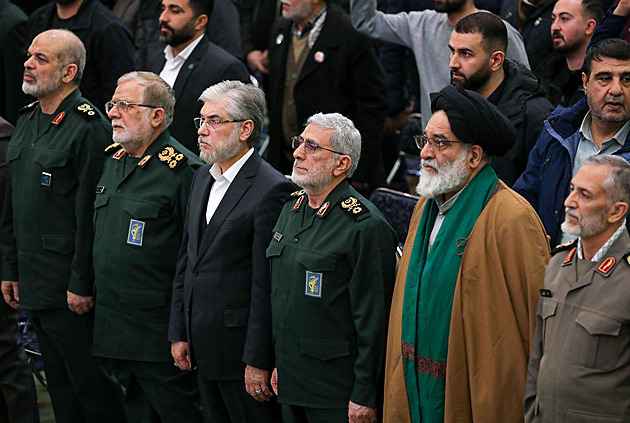 Jiní umírají, on ne. Vedení Íránu postihla paranoia, hledá se agent Mosadu